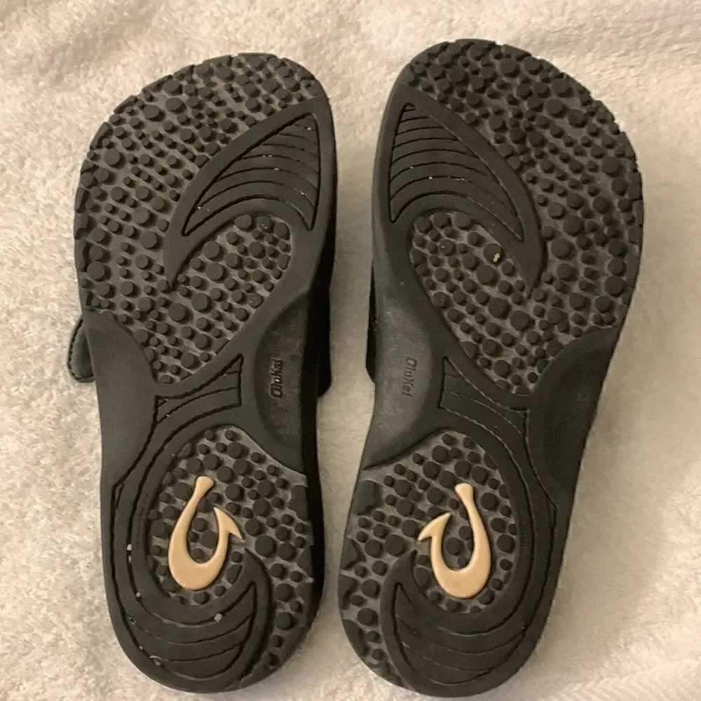 Olukia, sandals “NALU SLIDE”, size 9,  Velcro adjustable fronts, great condition